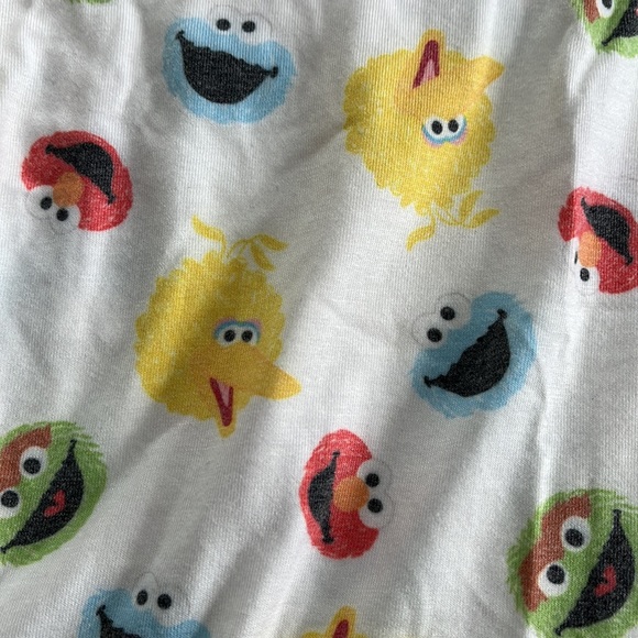 Copper Pearl x Sesame Street Newborn Knot Gown in Sesame Scribbles - Picture 4 of 4